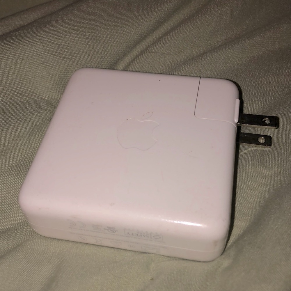 MACBOOK PRO CHARGING CORD ADAPTER 87W